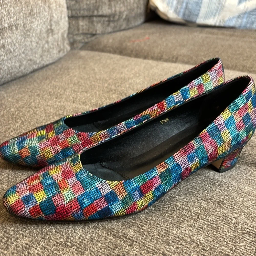 Vaneli Astyr' Almond‎ Toe Multi Color Pump Size 7.5